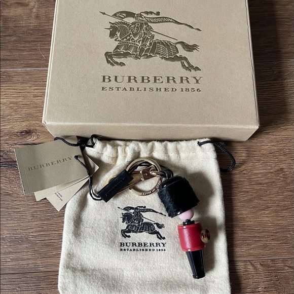 AUTHENTIC BURBERRY-NWT Queen’s Guard Keychain - Picture 11 of 14